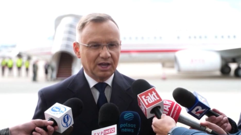 Prezydent spotkał się z dziennikarzami na płycie lotniska