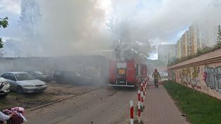 Łódź: Pożar komórek przy Placu Zwycięstwa. Dym na wysokość 10 pięter