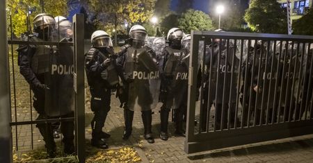 Strajk kobiet. Starcie przed kościołem w Poznaniu