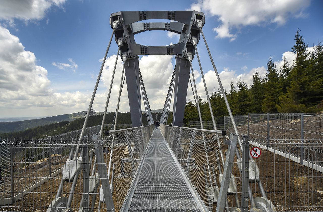 Sky Bridge 721. Najdłuższy most wiszący na świecie jest tuż przy granicy z Polską