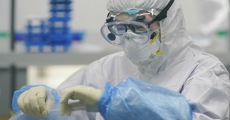 Nowy raport ws. COVID-19: koronawirus wydostał się z chińskiego laboratorium
