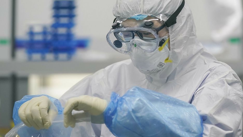 Nowy raport ws. COVID-19: koronawirus wydostał się z chińskiego laboratorium