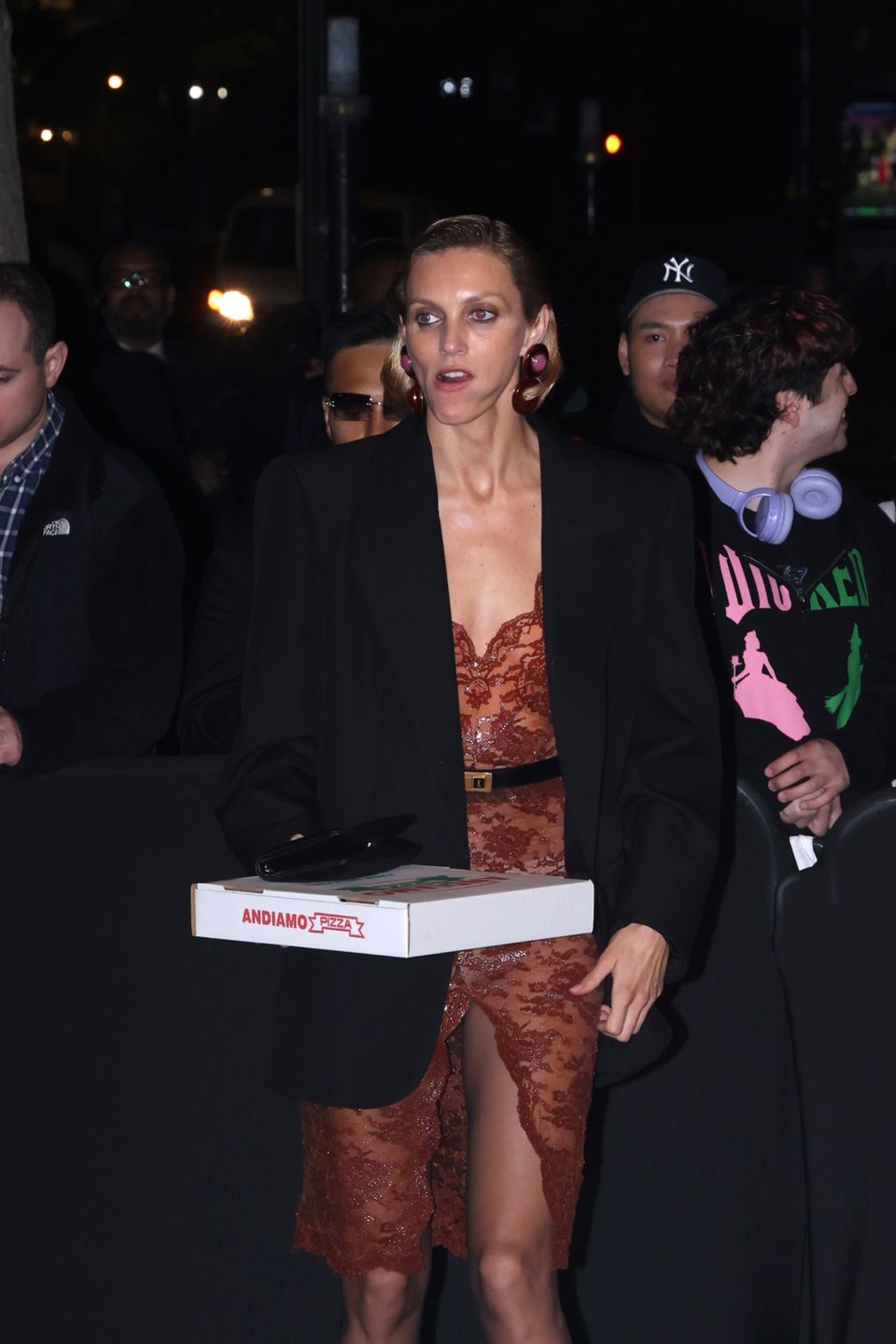 Anja Rubik Keeps It Effortless with Post-Met Pizza Run in NYC
ALEXJR / BACKGRID / Backgrid USA / Forum
Anja Rubik, NYC, Met Gala 2026, celebrity, pizza, late night, Manhattan, model, off duty, street food celebrity, post gala, nightlife, candid, The Carlyle Hotel, Event, New York