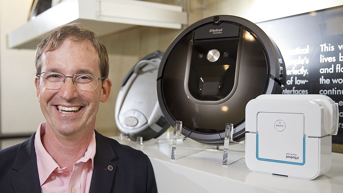 Amazon przejmuje firmę iRobot - producenta odkurzaczy Roomba. Na zdjęciu CEO iRobot Colin Angle