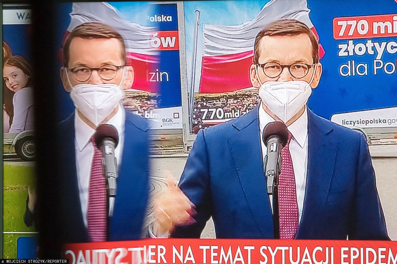 Konferencja prasowa premiera Morawieckiego 27 kwietnia 2021 r., na której mówił o rekordowych pieniądzach dla Polski z UE, w tym na KPO i o nadziei na koniec kryzysu gospodarczego. 
