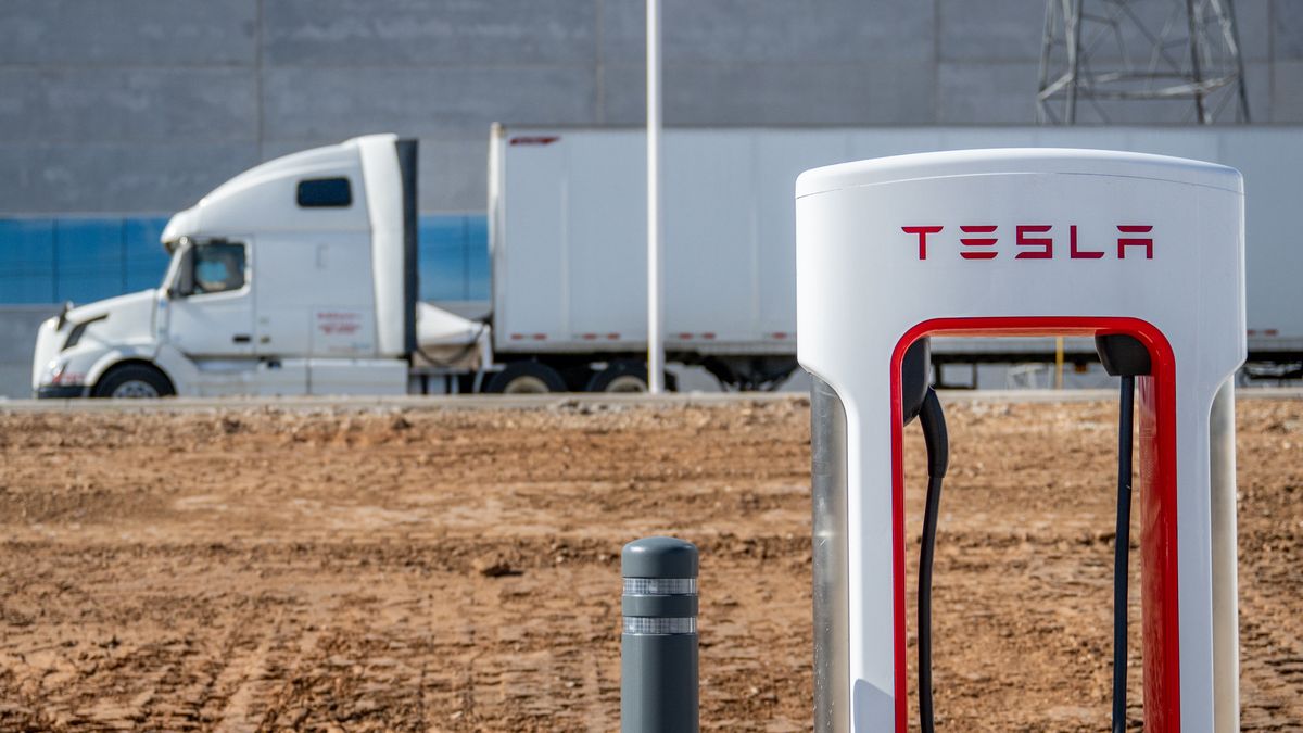 TRAVIS COUNTY, TEXAS - JANUARY 03: A charging station is seen at the Tesla Corporate Headquarters on January 03, 2023 in Travis County, Texas. Tesla's quarterly earnings fell short of Wall Street's expectations and its 2022 delivery target, losing approximately $675 billion in market valuation. CEO Elon Musk suggested that 2022's economic interest rates hurt vehicle demand. (Photo by Brandon Bell/Getty Images)