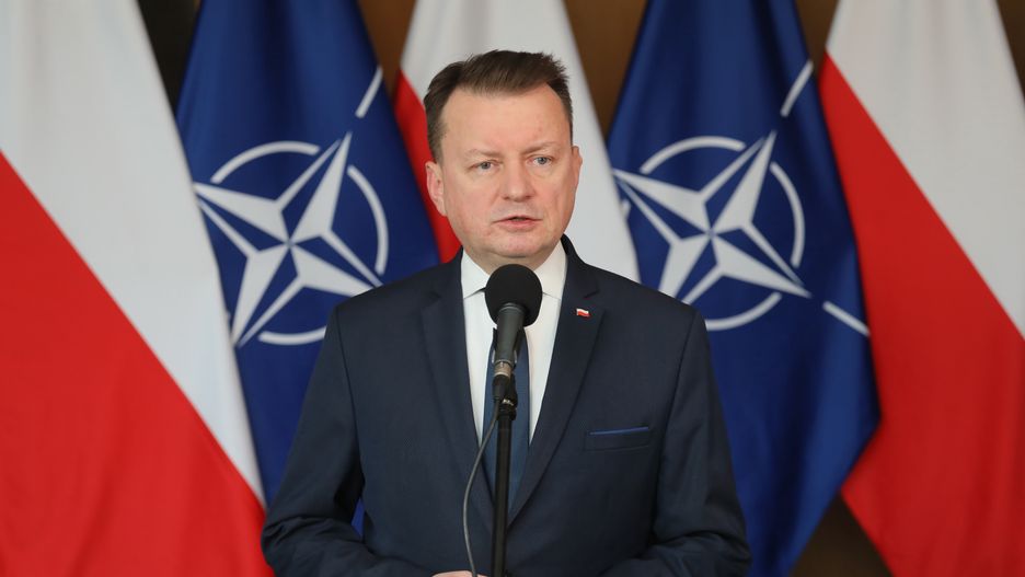 Mariusz B�aszczak
Warszawa, 07.03.2023. Wicepremier, minister obrony narodowej Mariusz B�aszczak podczas konferencji prasowej w 1. Bazie Lotnictwa Transportowego w Warszawie, przed wylotem do Sztokholmu, 7 bm. W Sztokholmie odb�dze si� nieformalne posiedzenie ministr�w obrony pa�stw UE, kt�rego g��wnym tematem b�dzie rosyjska agresja na Ukrain� i wsparcie dla Kijowa. Wicepremier Mariusz B�aszczak spotka si� te� z ministrem obrony Niemiec Borisem Pistoriusem. (mr) PAP/Pawe� Supernak
Pawe� Supernak
briefing prasowy, konferencja prasowa, minister, obrony narodwej, polityk polityka, spotkanie ministr�w obrony ue, wicepremier, wizyta, wylot, zagraniczna