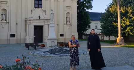 Nowy hit internetu. Ksiądz i katechetka zachwycili swoją wersją "Shallow"
