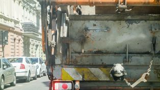 Zarobki kierowców śmieciarek. Oto ile dostają "na rękę"