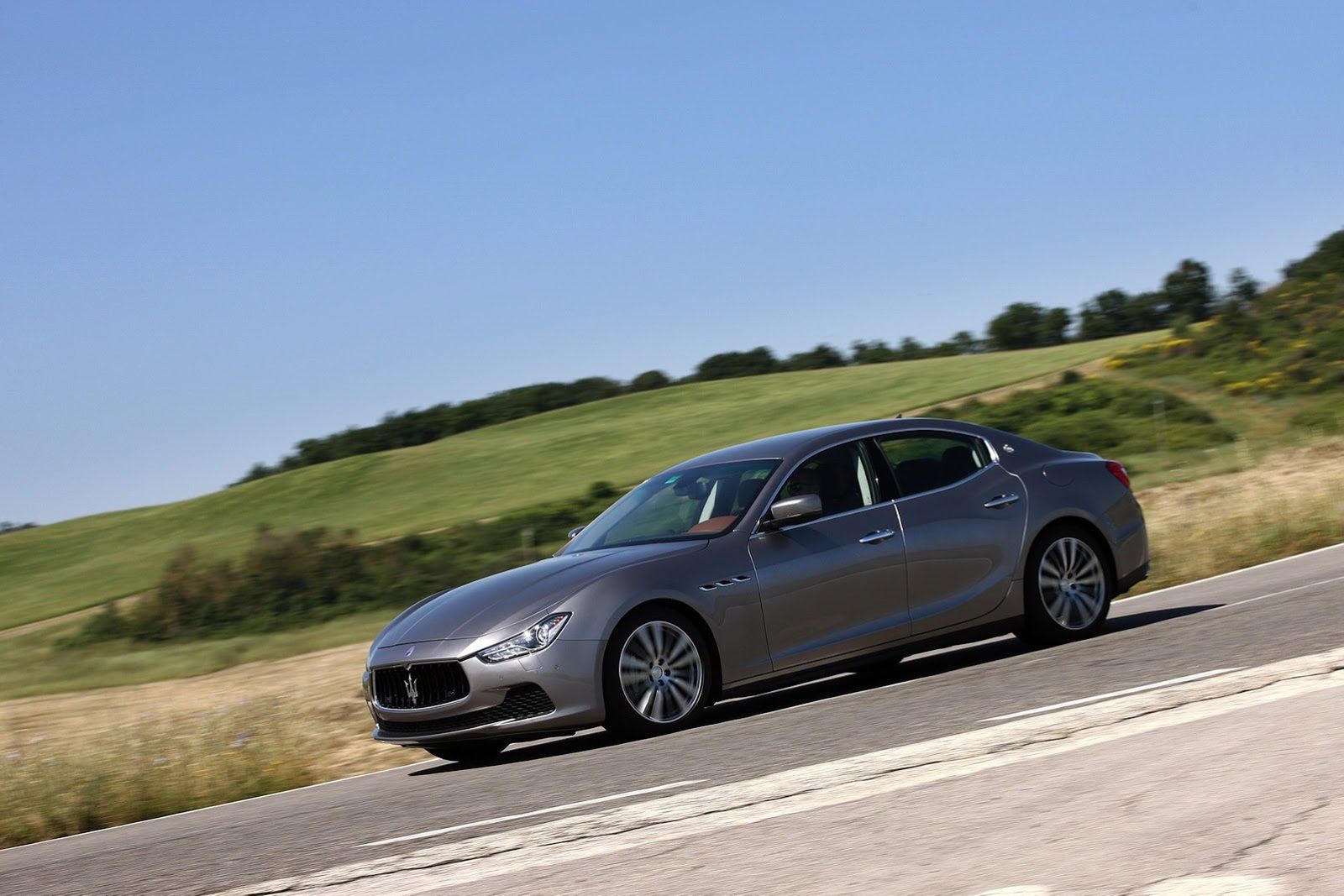2014 Maserati Ghibli - Włosi wiedzą, co to piękno [galeria] 34