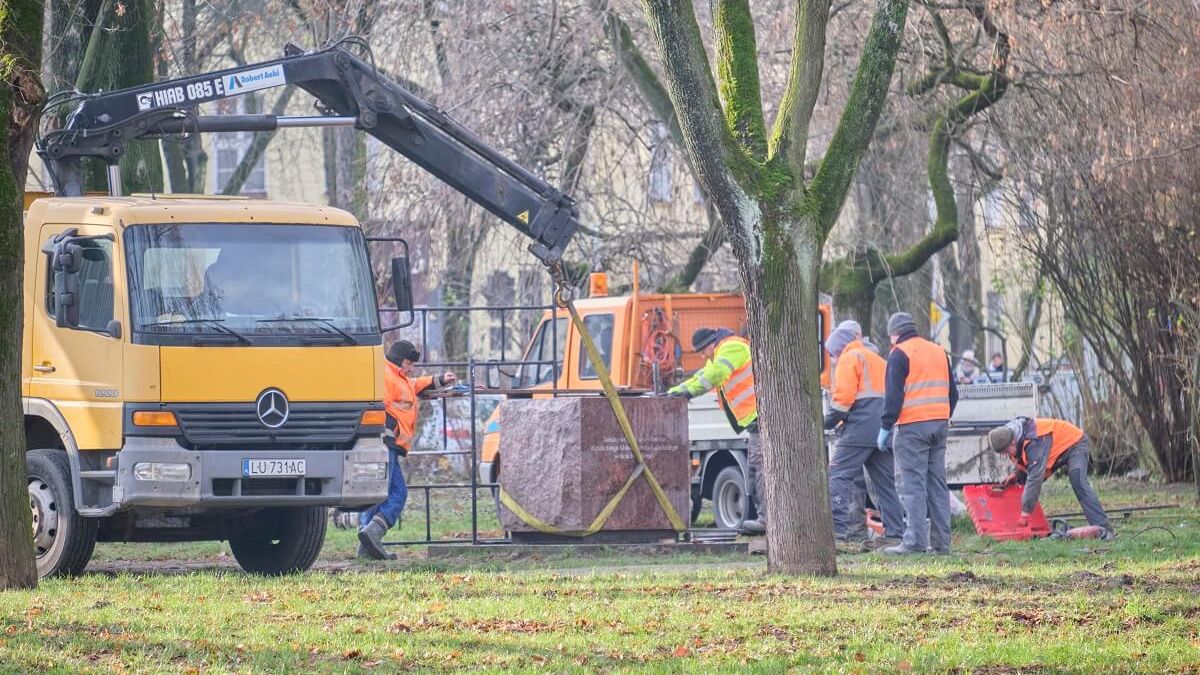Pomnik ks. Idziego Radziszewskiego zniknął ze skweru abp. Józefa Życińskiego