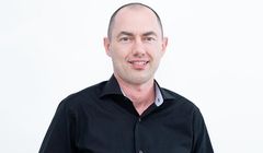 Grzegorz Roszkowski w dziale strategii K2 Precise