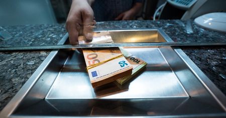 GUS: Eksport w euro spadł o 8,4% r/r, import o 10,5% r/r w I-V 2020 r.