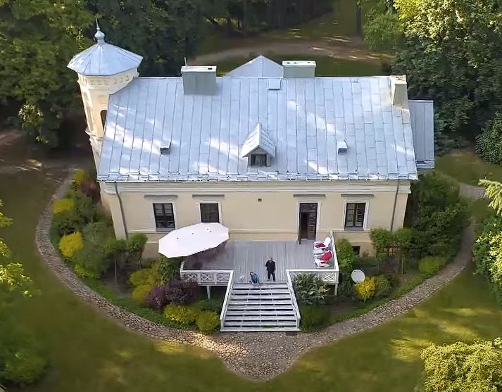 Dworek Nataszy Urbańskiej i Janusza Józefowicza