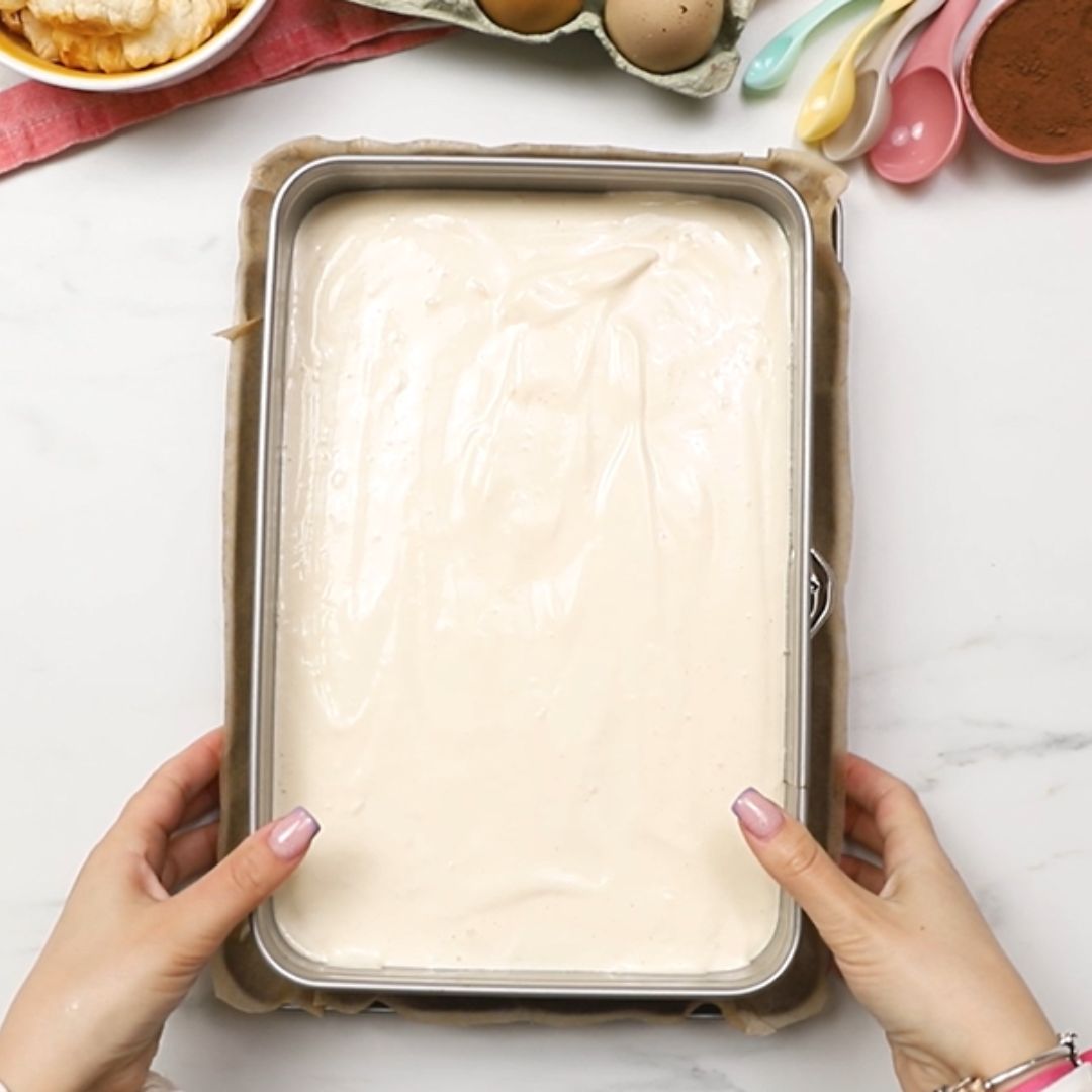 The ready mixture goes into the baking mold.