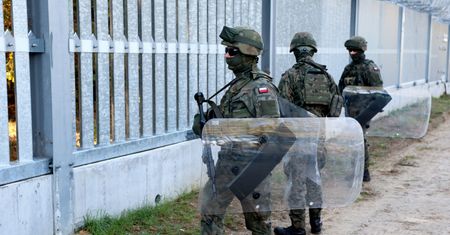 Rekordowy napór migrantów. Strażnicy graniczni zaatakowani