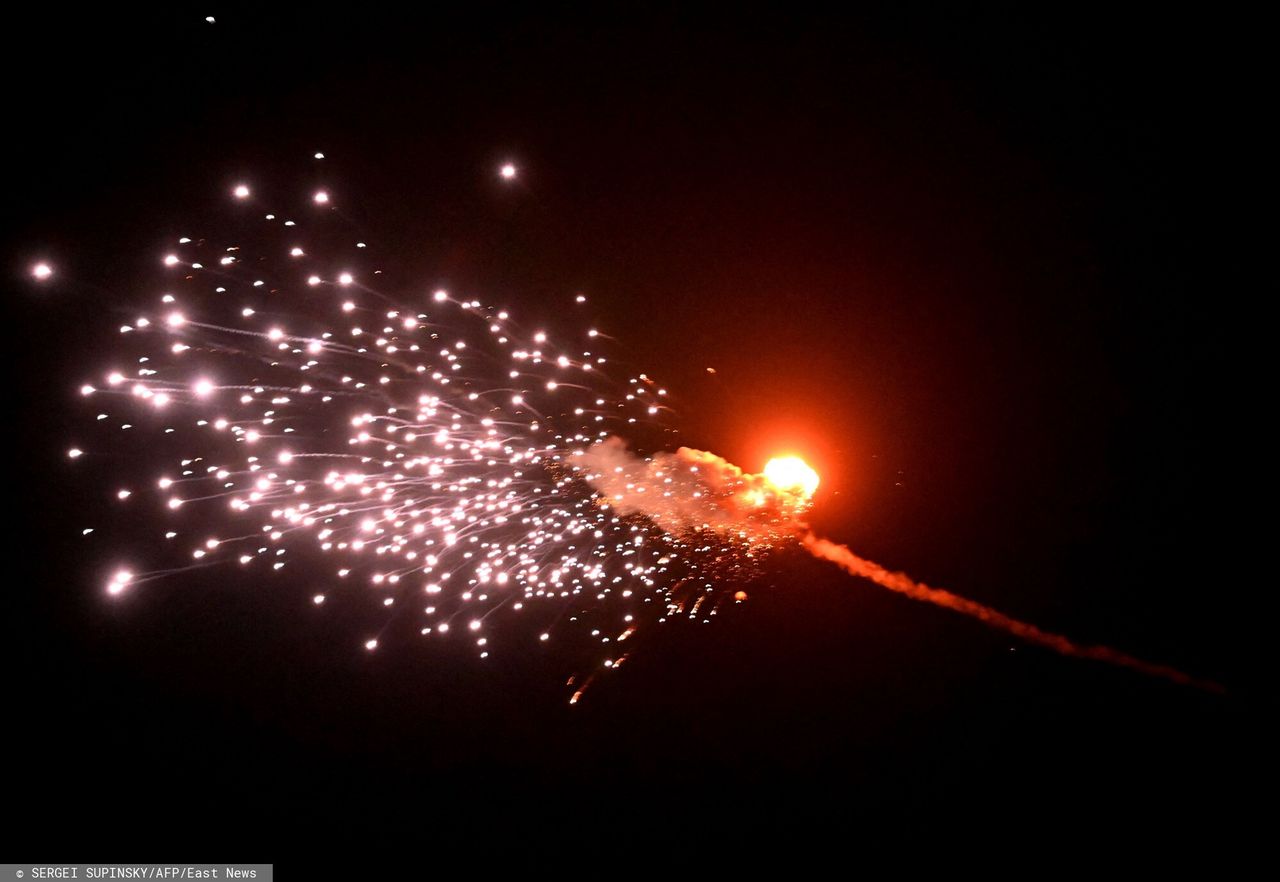 Zestrzelanie pocisku nad Ukrainą podczas nocnego ataku Rosjan.
