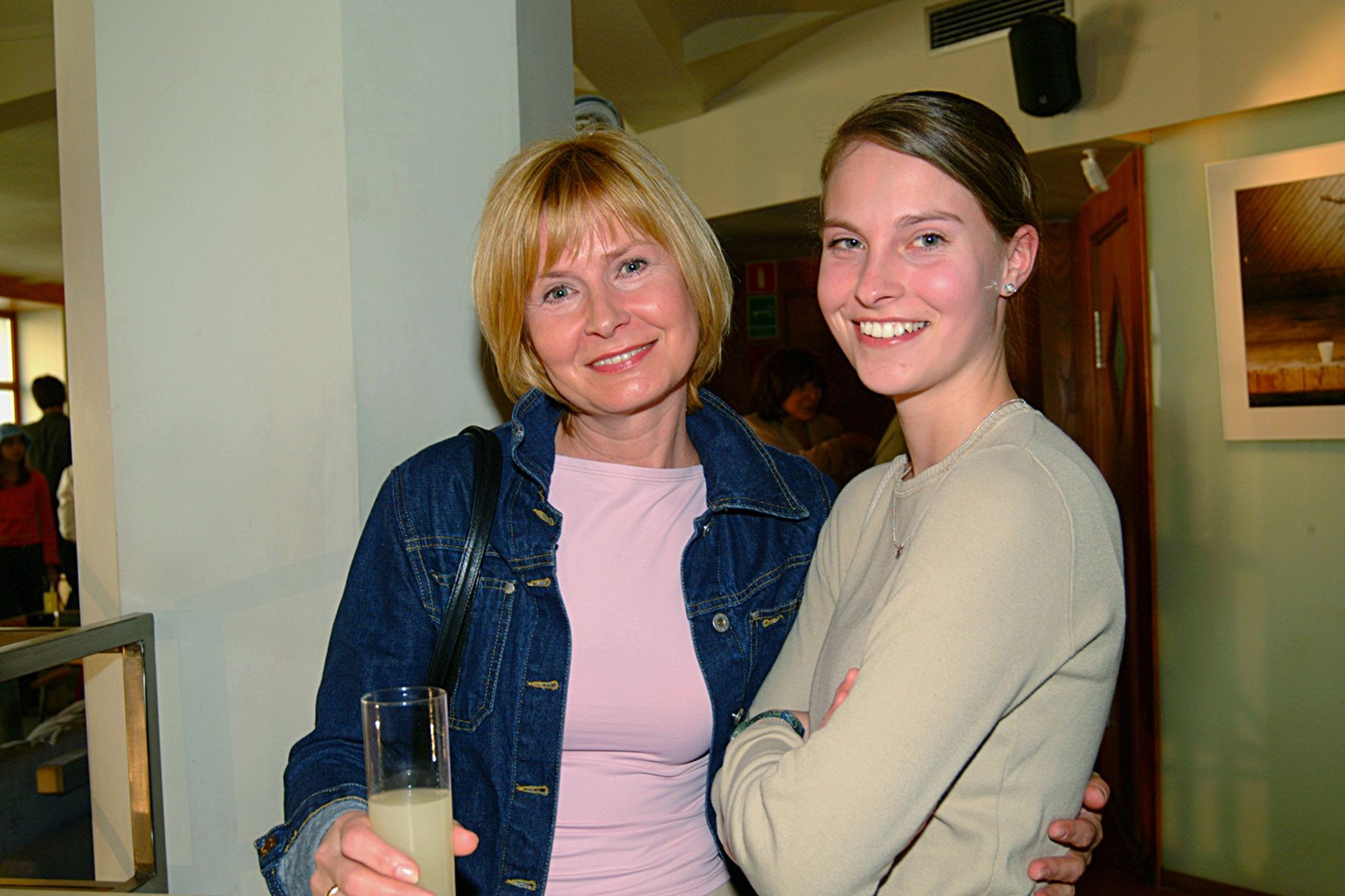 Barbara Bursztynowicz z córką Małgorzatą w 2002 r.
