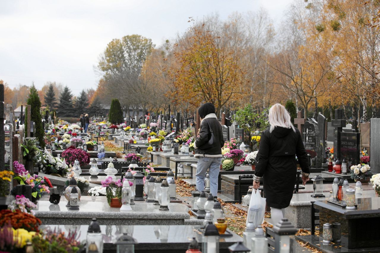 Nowa moda to nowy problem na cmentarzach. Czy nekropolie są gotowe?