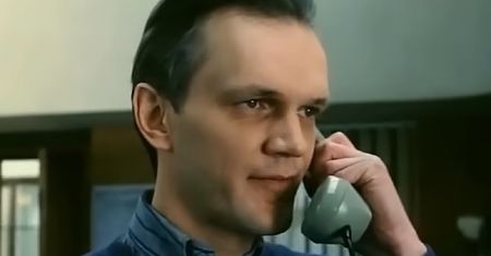 "Nic śmiesznego" ma już 30 lat. Pamiętasz kultowy film z lat 90.?