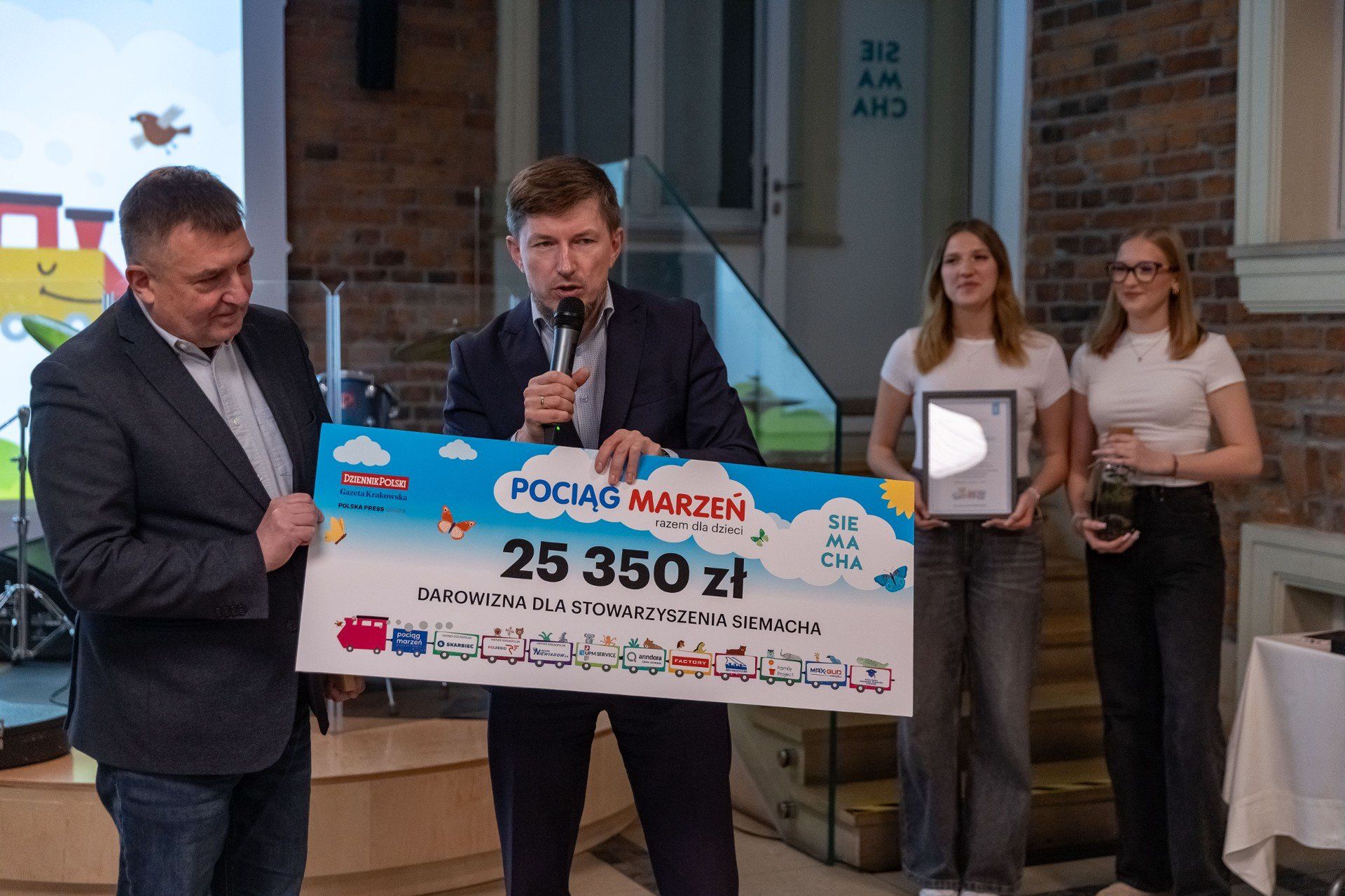 22.10.2025 KRAKOW SIEMACHA PODSUMOWANIE AKCJI POCIAG MARZEN KS ANDRZEJ AUGUSTYNSKI DARIUSZ KOLACZ FOT. ANNA KACZMARZ / DZIENNIK POLSKI / POLSKA PRESS
