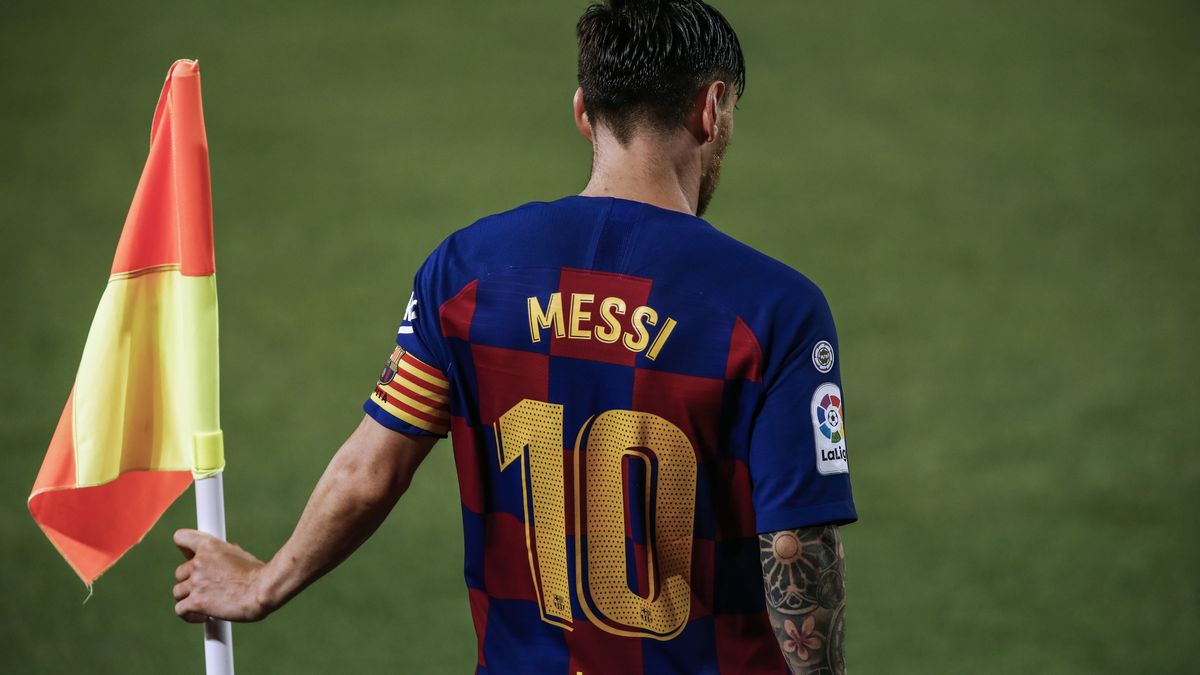 10 Leo Messi of FC Barcelona during La Liga match between FC Barcelona and CA Osasuna behind closed doors due to Coronavirus at Camp Nou Stadium on July 16, 2020 in Barcelona, Spain. (Photo by Xavier Bonilla/NurPhoto via Getty Images)