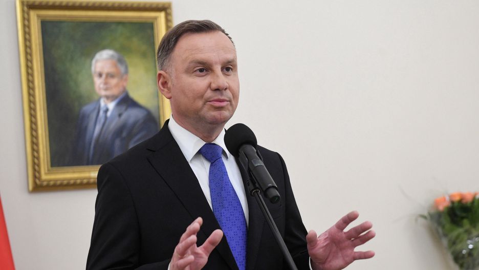 Wybory prezydenckie - II tura. Prezydent Andrzej Duda podczas wypowiedzi dla mediów w Pałacu Prezydenckim w Warszawie. Jak wynika z sondażu late poll, Andrzej Duda uzyskał 50,8 proc zaś Rafał Trzaskowski 49,2 proc. badanych.