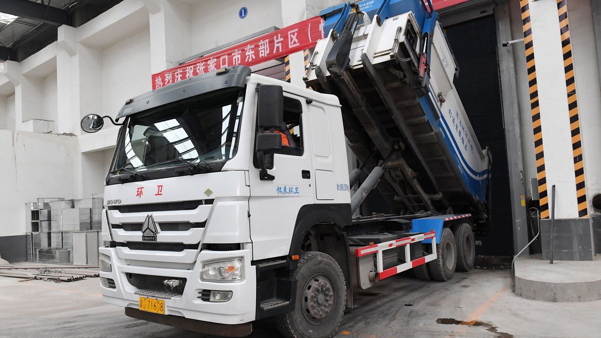 Household Waste Incineration Power Plant in Zhangjiakou
ZHANGJIAKOU, CHINA - JANUARY 20, 2023 -  Garbage collection trucks carry household waste to a incineration plant in Zhangjiakou City, North China's Hebei Province, Jan. 20, 2023. (Photo credit should read CFOTO/Future Publishing via Getty Images)
CFOTO
chinese, household, waste, china