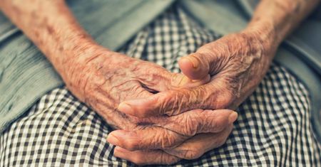 To groźniejsze niż COVID-19. Duży wzrost zgonów u seniorów