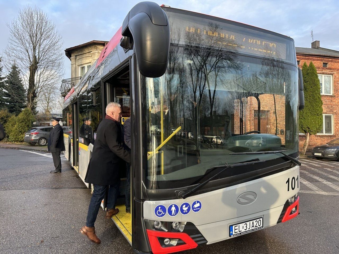 Bezpłatne autobusy zawiozą pasażerów na dworzec PKP