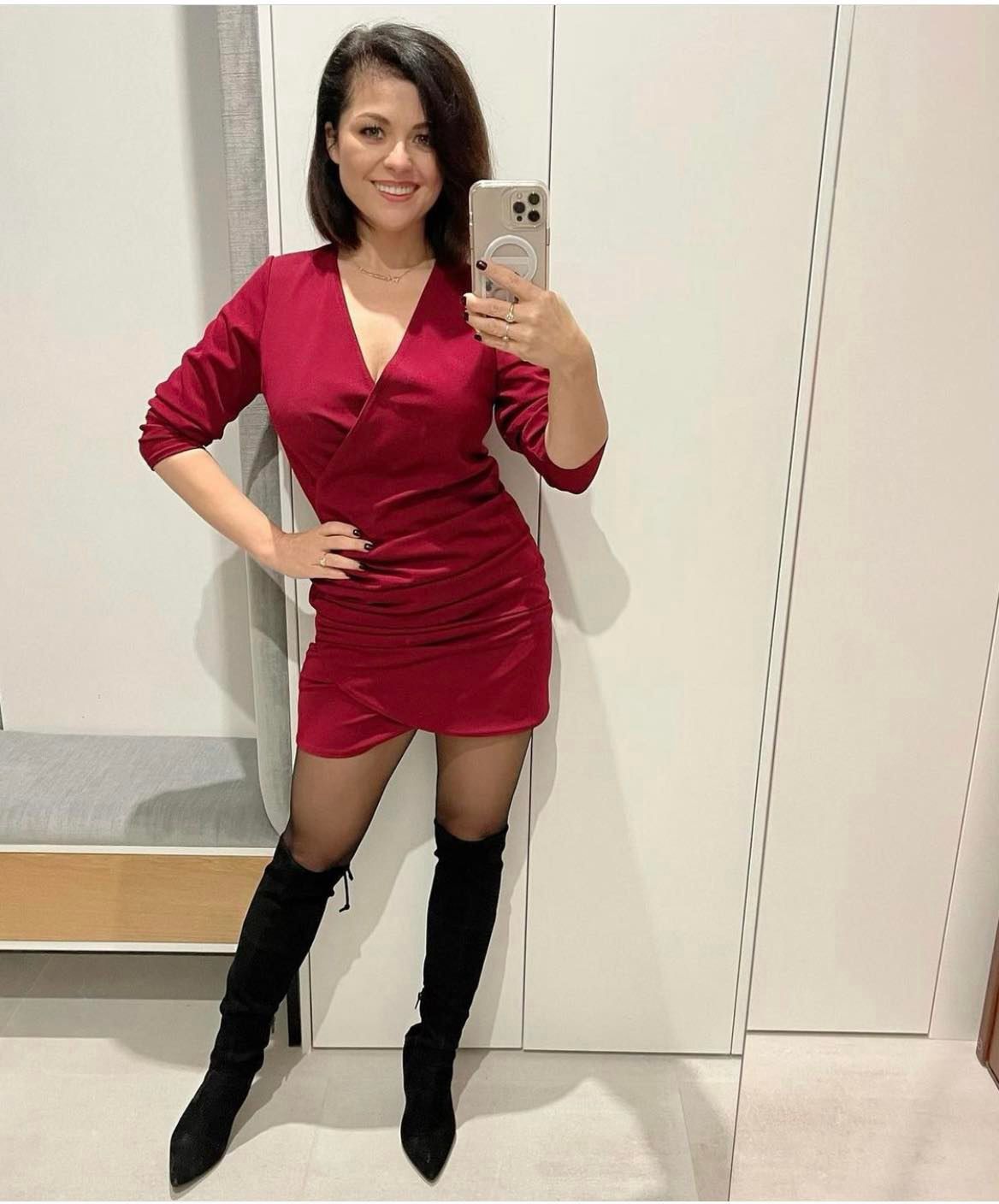 Internauci krytykują kreację Katarzyny Cichopek na recital córki