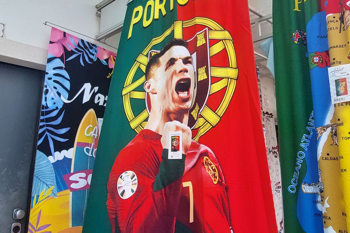 W Portugalii podobizny CR7 zdobią nawet plażowe ręczniki