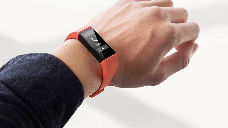 Xiaomi Mi Band 4C oficjalnie. Oto (jeszcze) tańsza opaska ze zintegrowanym ładowaniem 1