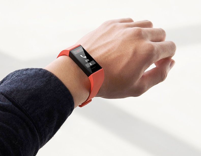 Xiaomi Mi Band 4C oficjalnie. Oto (jeszcze) tańsza opaska ze zintegrowanym ładowaniem