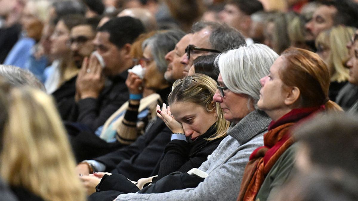 Uroczystość upamiętniająca ofiary pożaru baru w Crans-Montana