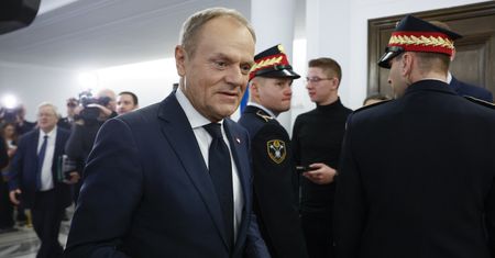 Dzień dwóch premierów. Morawiecki odda władzę, Tusk ją przejmie