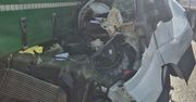 Płock: Bus wbił się w tył ciężarówki. Wyglądało makabrycznie, ale kierowca może mówić o dużym szczęściu