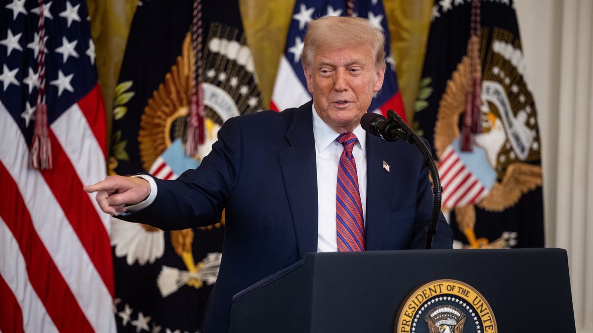 Signing ceremony for cryptocurrency legislation at the White House in Washington
epa12246040 US President Donald Trump during a bill signing for cryptocurrency legislation in the East Room of the White House in Washington, DC, USA, 18 July 2025.  EPA/FRANCIS CHUNG / POOL 
Dostawca: PAP/EPA.
FRANCIS CHUNG / POOL
cryptocurrency, legislation, trump, signing