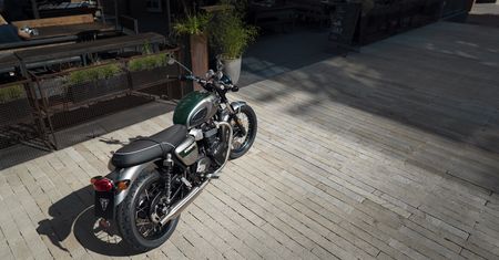 Triumphy z linii Bonneville w 8 wersjach Gold. Mają wyjątkowe ręczne malowania
