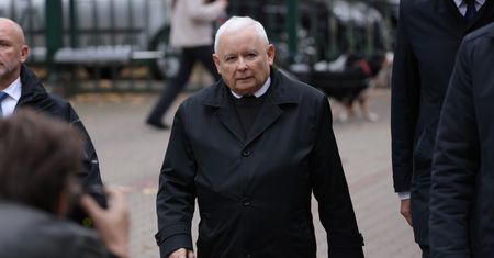 Twierdzi, że Kaczyński uderzył go w twarz. Rozprawa odwołana
