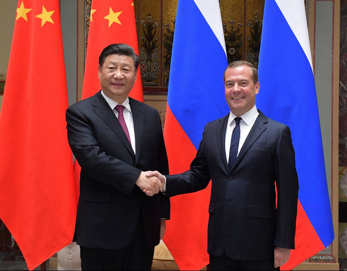 Miedwiediew przyjechał do Chin. Spotkał się z Xi Jinpingiem