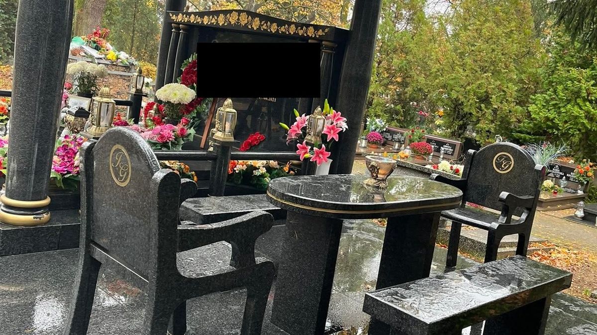 Grobowiec na cmentarzu w Poznaniu.