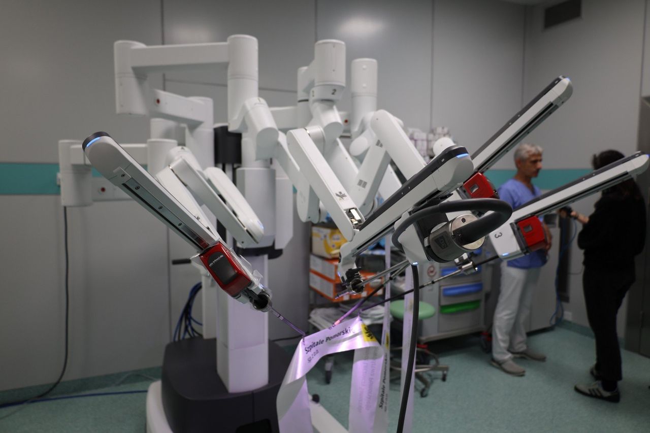 Wejherowo: Nowoczesny robot da Vinci trafił do szpitala. Pomoże w operacjach onkologicznych