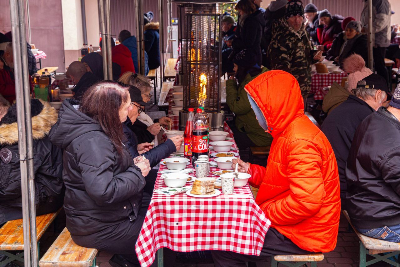 Wigilia Caritas w Płocku. Wspólny stół dla samotnych, ubogich i bezdomnych