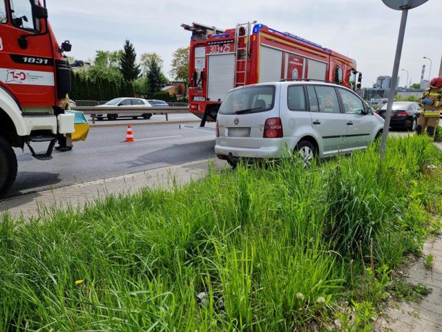 fot. lublin112.pl  Jeden zatrzymał się przed światłami, drugi nie zdążył