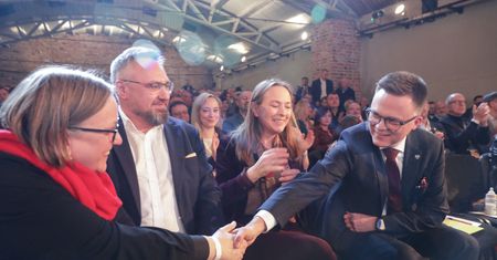 Zorientował się po chwili. "Pani europoseł wybaczy"