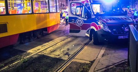 Jeden tramwaj najechał na tył drugiego. Poszkodowanych 10 osób