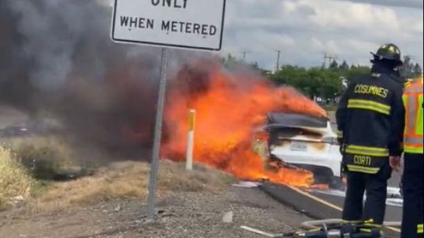 Pożar Tesli miał miejsce na jednej z kalifornijskich autostrad