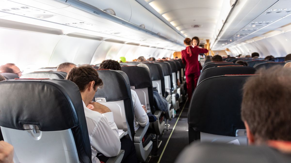 Niektórzy pasażerowie nie wiedzą, jak należy się zachować na pokładzie samolotu