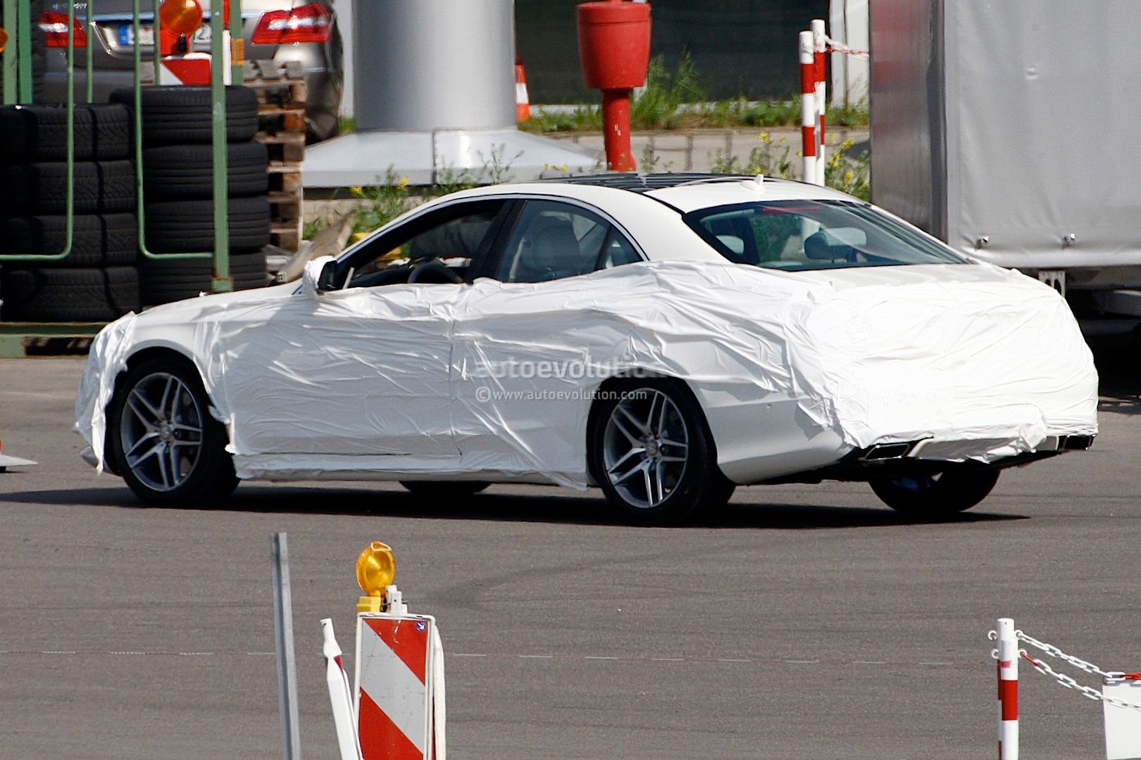 Spy-Shots of Cars - This image has been optimized for a calibrated screen with a Gamma of 2.2 and a colour temperature of 6500??K